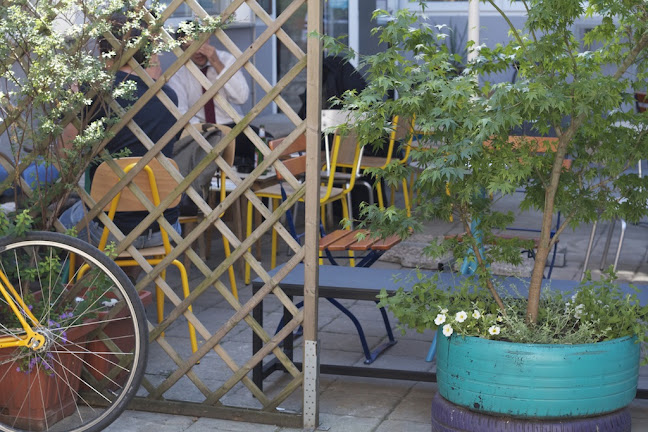 Cogito Coffee HQ / Café u Dvorištu - Zagreb