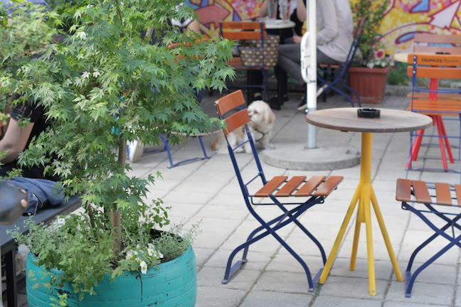 Opinii despre Cogito Coffee HQ / Café u Dvorištu în Zagreb - Gastronomija i ugostiteljstvo