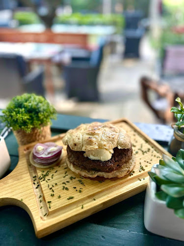 Ul. Pavla Hatza 14, 10000, Zagreb