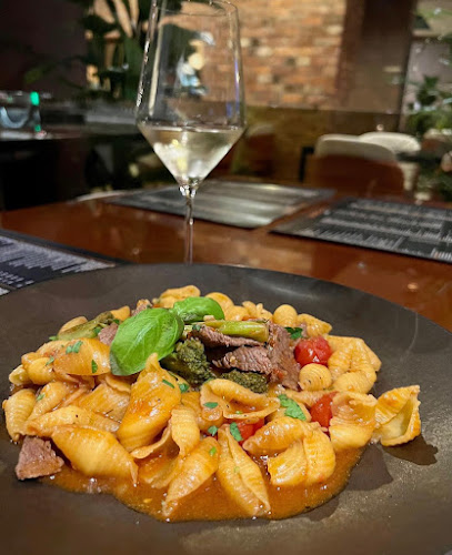 Baschiera - Gastronomija i ugostiteljstvo