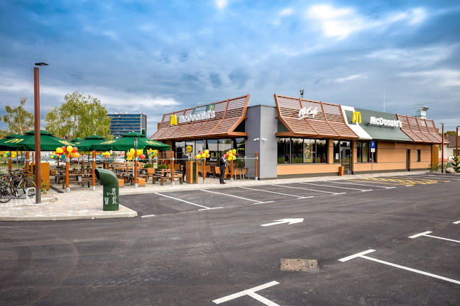 Opinii despre McDonald's Slavonski Brod în Slavonski Brod - Gastronomija i ugostiteljstvo