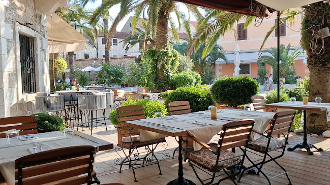 Ulica Petra Nizitea 1, 21460, Stari Grad