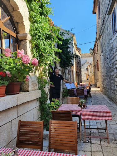 Konoba Batana - Gastronomija i ugostiteljstvo