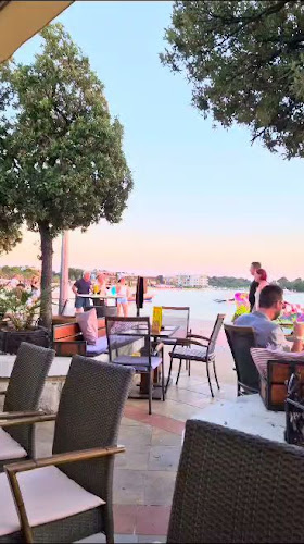 Opinii despre Momento Grill Pizza House în Novalja - Gastronomija i ugostiteljstvo