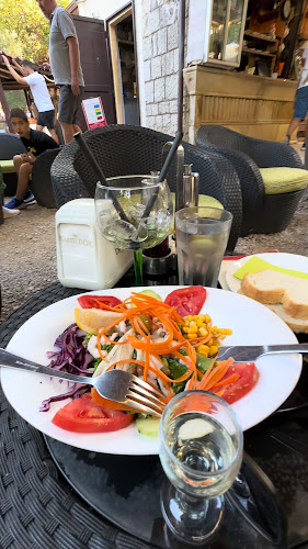 Lacroma Restaurant - Gastronomija i ugostiteljstvo