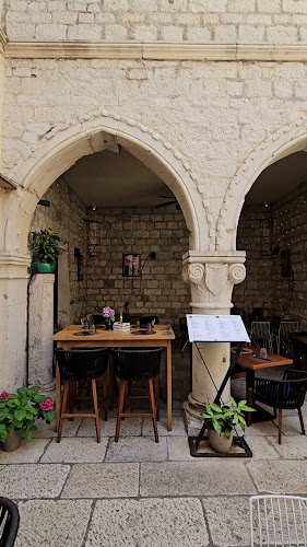Opinii despre Kinoteka restaurant în Split - Gastronomija i ugostiteljstvo