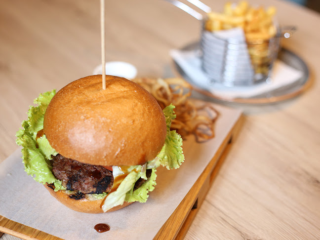 Trg Eugena Kvaternika 7, 43000, Bjelovar