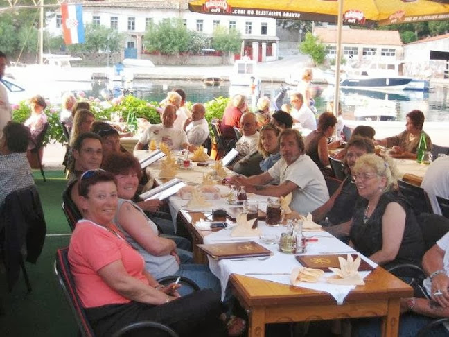 Opinii despre Trica Gardelin în Vrboska - Gastronomija i ugostiteljstvo