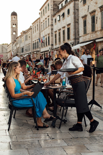 Opinii despre Tata's Dubrovnik Burgers & Cocktails (Old Town) în Dubrovnik - Gastronomija i ugostiteljstvo