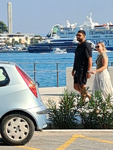 Trumbićeva obala 13, 21000, Split