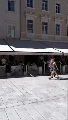 Central Kavana & Restaurant