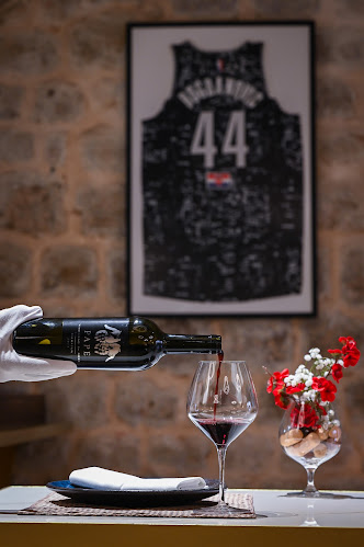 Forty Four Restaurant - Gastronomija i ugostiteljstvo