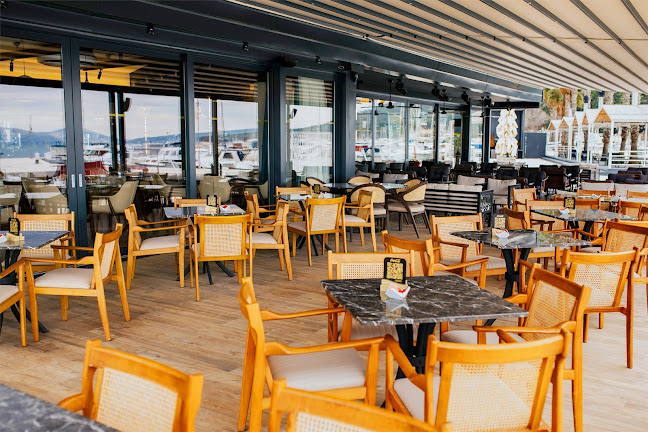 Mandrach Restaurant | Bar | Club