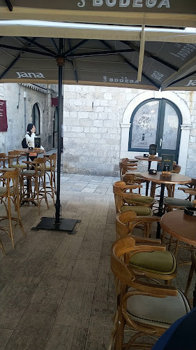 La Bodega Dubrovnik sushi & burger bar - Dubrovnik