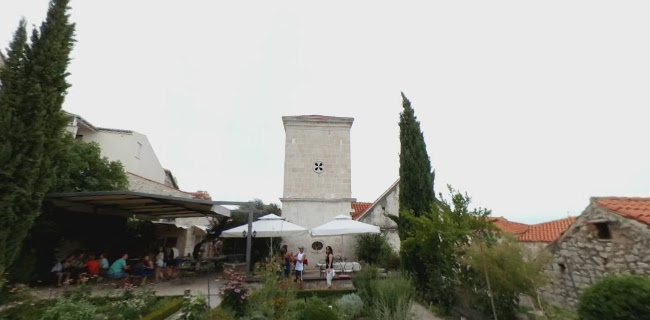 Srednjovjekovni samostanski mediteranski vrt Sv. Lovre