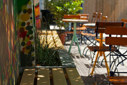 Cogito Coffee HQ / Café u Dvorištu