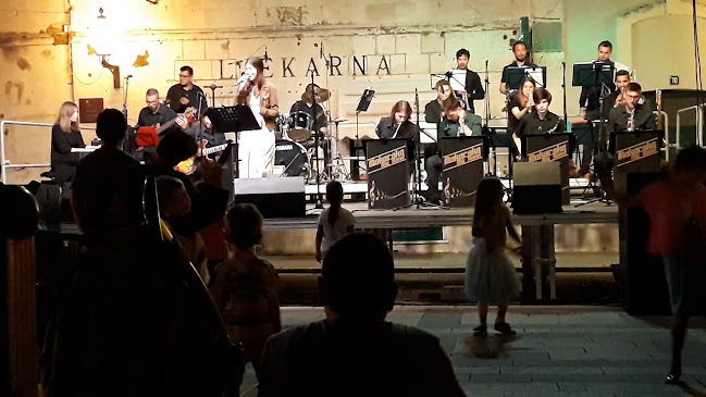 Opinii despre Caffe Bar Martini în Makarska - Gastronomija i ugostiteljstvo