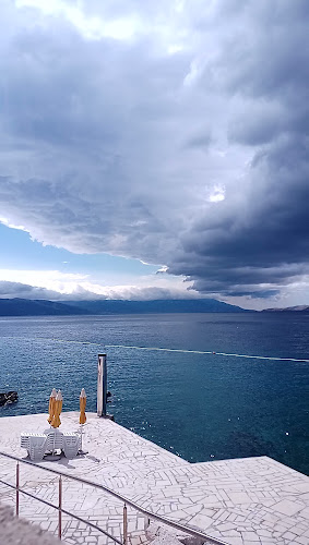 Opinii despre Havana Beach Bar în Novi Vinodolski - Gastronomija i ugostiteljstvo