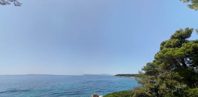 Opinii despre Žal Beach Bar & Kitchen în Kampor - Gastronomija i ugostiteljstvo