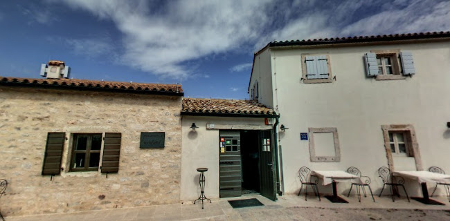 Stari Kaštel - Gastronomija i ugostiteljstvo