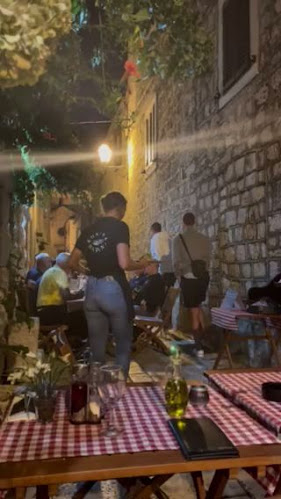 Opinii despre Konoba Batana în Stari Grad - Gastronomija i ugostiteljstvo