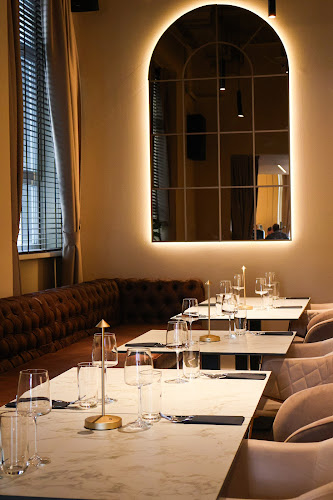 SquareOne Experience Bar & Restaurant