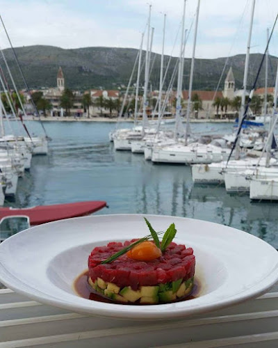 Restoran Kalma Trogir - Gastronomija i ugostiteljstvo