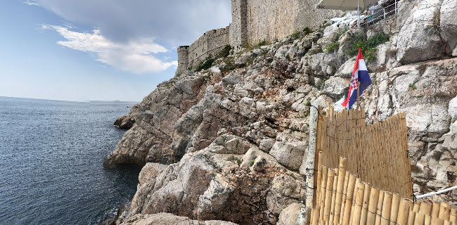 Buža - Gastronomija i ugostiteljstvo