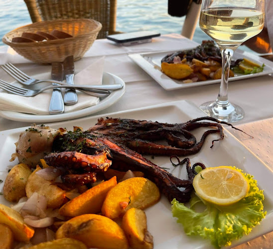 Nautic restaurant Mareta, Ulica I 14, 22233, Prvić Luka
