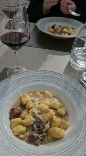 Opinii despre Bistro Bar Montona Gallery în Motovun - Gastronomija i ugostiteljstvo