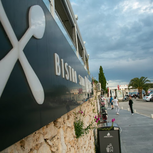 Stari Kaštel - Gastronomija i ugostiteljstvo