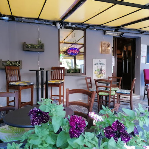 Caffe Bar " History " Klana - Gastronomija i ugostiteljstvo
