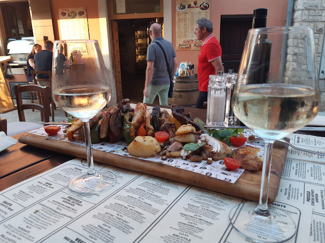 Trg stare škole 9, 52212, Fažana