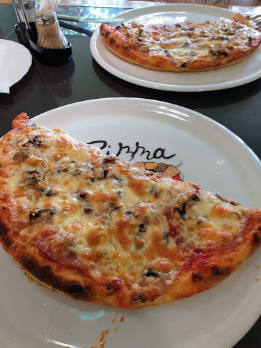 Comentarii opinii despre Pekara i pizzeria "Srećko"