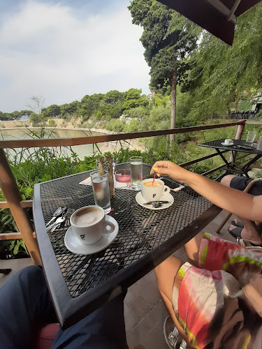 Mythos - Gastronomija i ugostiteljstvo