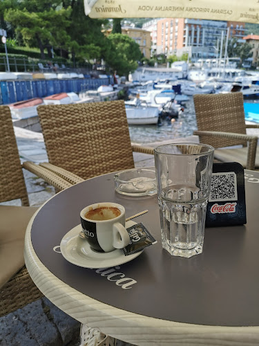 Opinii despre Caffe bar Galija în Opatija - Gastronomija i ugostiteljstvo