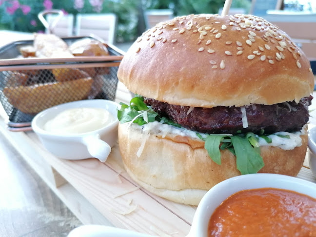 Opinii despre Bourbon Grill în Njivice - Gastronomija i ugostiteljstvo