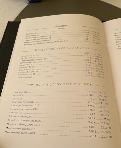 Ul. Brne Karnarutića 4, 23000, Zadar