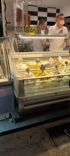 Trg Pijaca 2, 22212, Tribunj