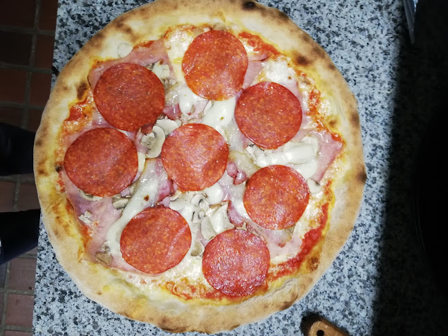 Opinii despre Bistro Pizzeria Ema în Petrinja - Gastronomija i ugostiteljstvo