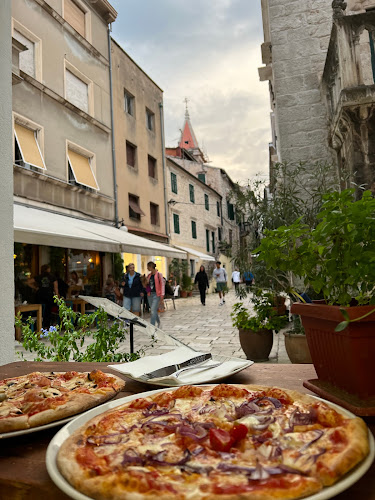 Ul. Fausta Vrančića 7, 22000, Šibenik