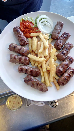 Ahipara zalogajnica, Podgora - Gastronomija i ugostiteljstvo