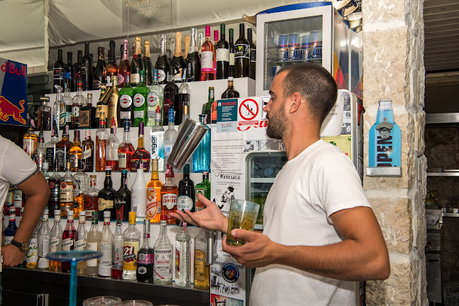 Opinii despre Beach Bar Saint Dunat în Kornić - Gastronomija i ugostiteljstvo