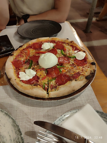Konoba i pizzeria Lara - Gastronomija i ugostiteljstvo