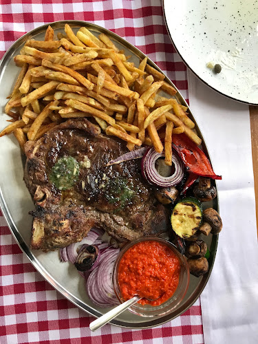 Vukovarska ul. 2, 21300, Makarska