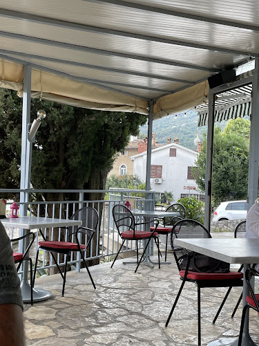 Opinii despre Bistro (caffe Ema) în Lovran - Gastronomija i ugostiteljstvo