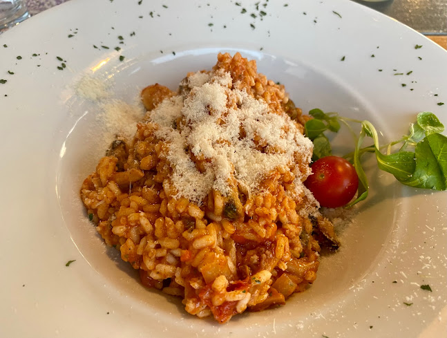 Konoba Okruk (Bistro Renata) - Gastronomija i ugostiteljstvo