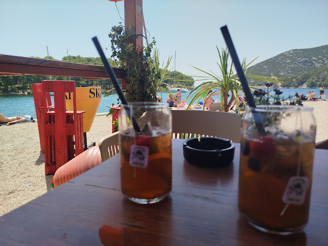 Opinii despre Beach bar Calafuria în Tribunj - Gastronomija i ugostiteljstvo