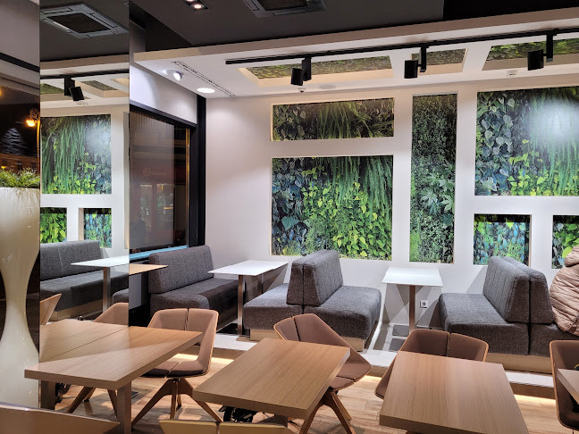 Trg bana Josipa Jelačića 3, 10000, Zagreb