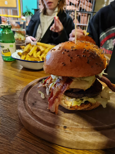 Submarine Burger Bundek - Gastronomija i ugostiteljstvo